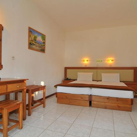 Hotel Emerald Chrysi Ammoudia Bagian luar foto