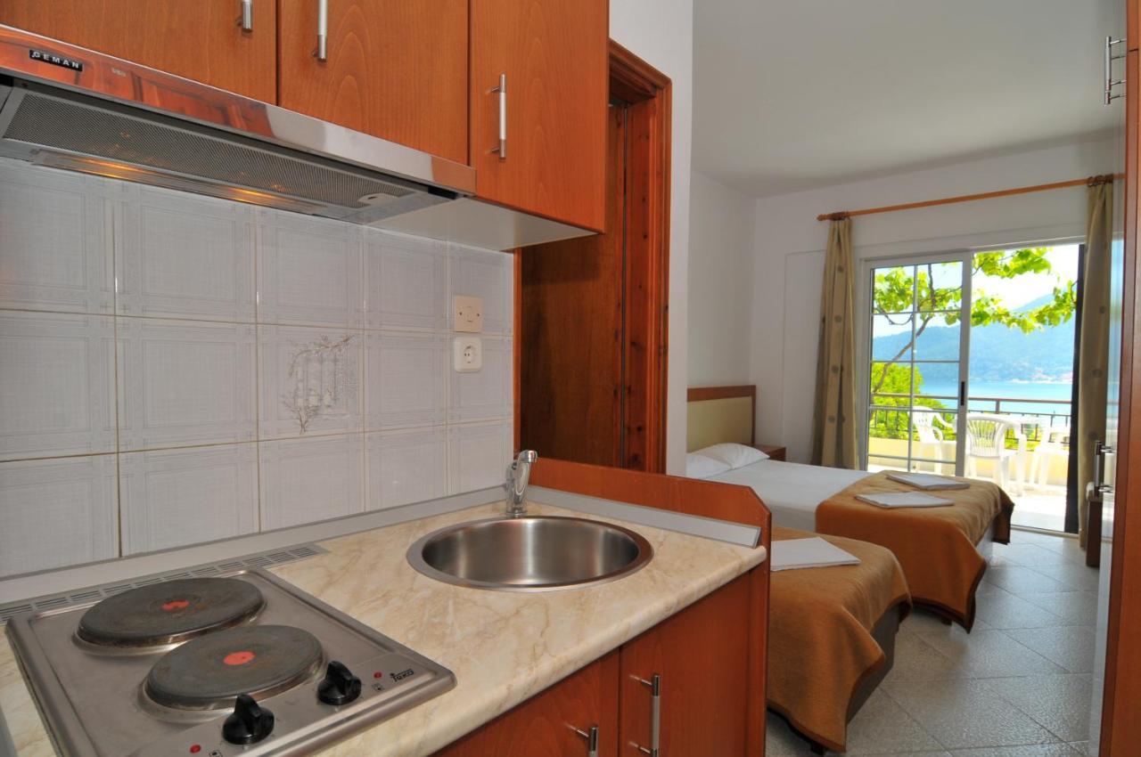 Hotel Emerald Chrysi Ammoudia Bagian luar foto