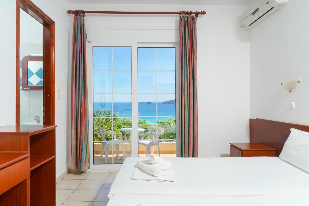 Hotel Emerald Chrysi Ammoudia Bagian luar foto