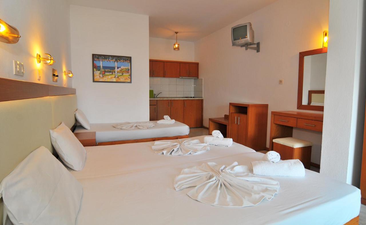 Hotel Emerald Chrysi Ammoudia Bagian luar foto