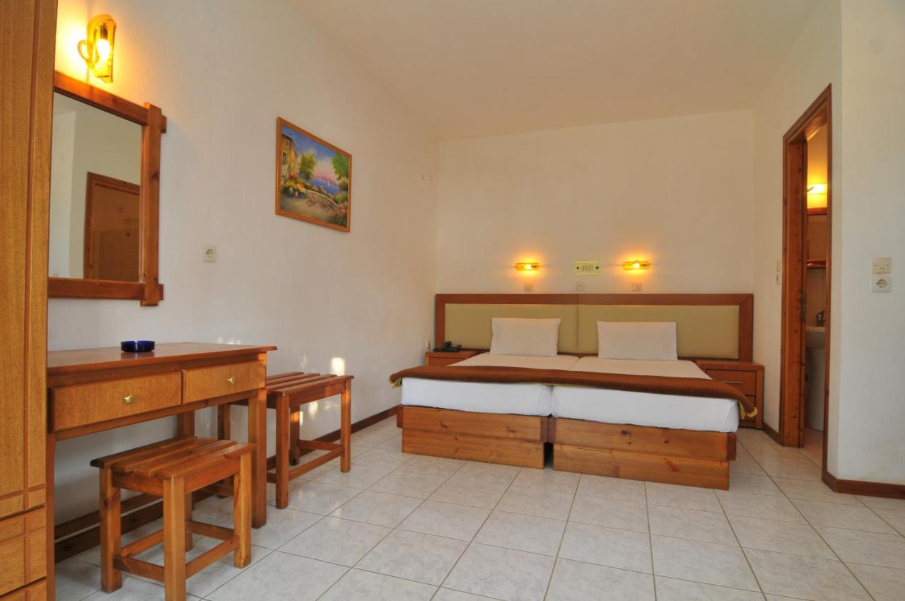 Hotel Emerald Chrysi Ammoudia Bagian luar foto