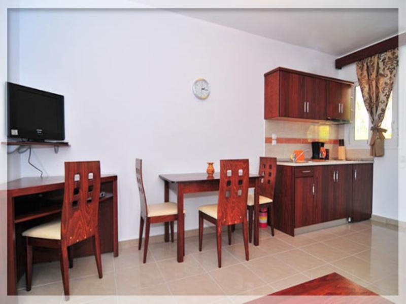 Hotel Emerald Chrysi Ammoudia Bagian luar foto