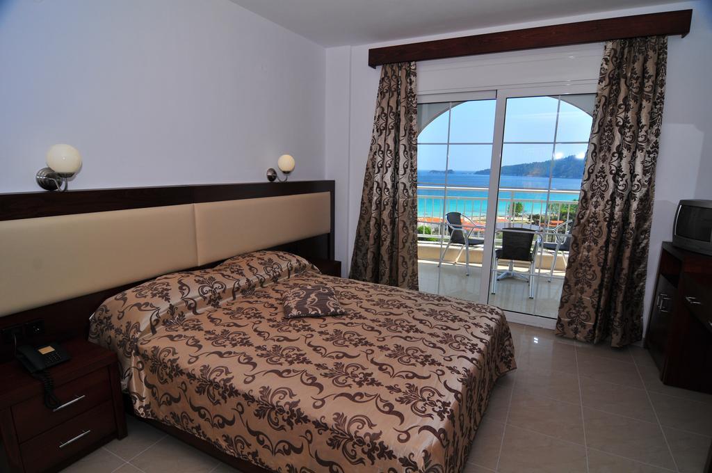Hotel Emerald Chrysi Ammoudia Bagian luar foto