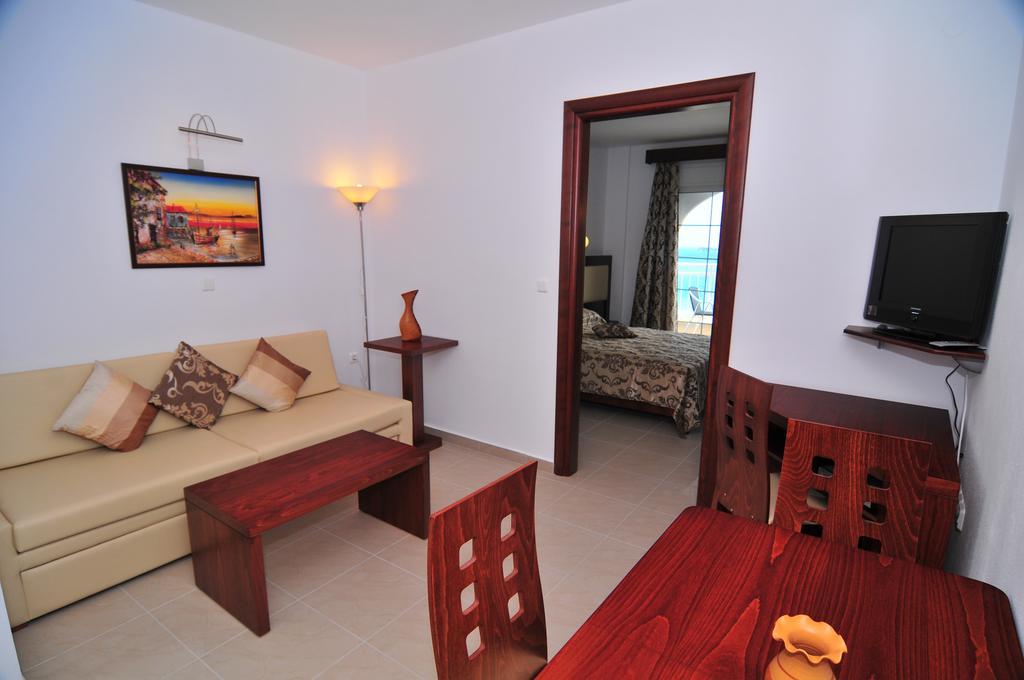Hotel Emerald Chrysi Ammoudia Bagian luar foto