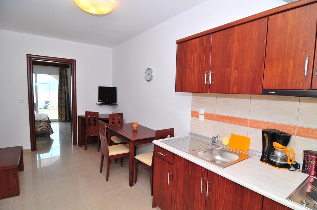 Hotel Emerald Chrysi Ammoudia Bagian luar foto